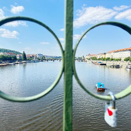 Free Parking - Cozy Apartment Near Vysehrad Railway Bridge Prague Luaran gambar