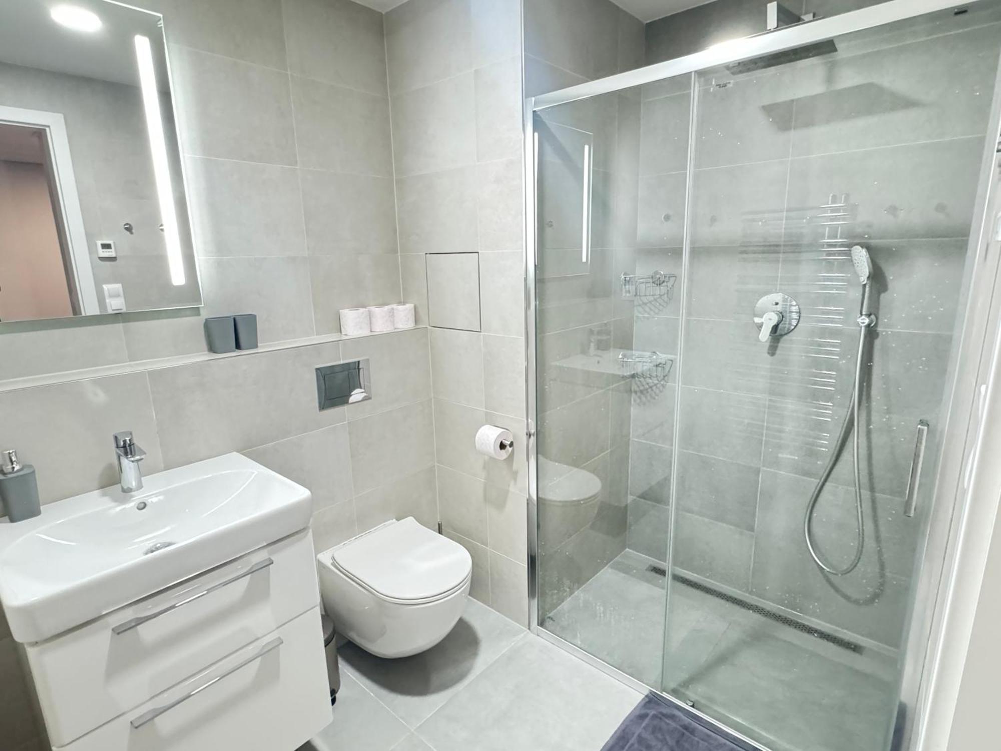Free Parking - Cozy Apartment Near Vysehrad Railway Bridge Prague Luaran gambar