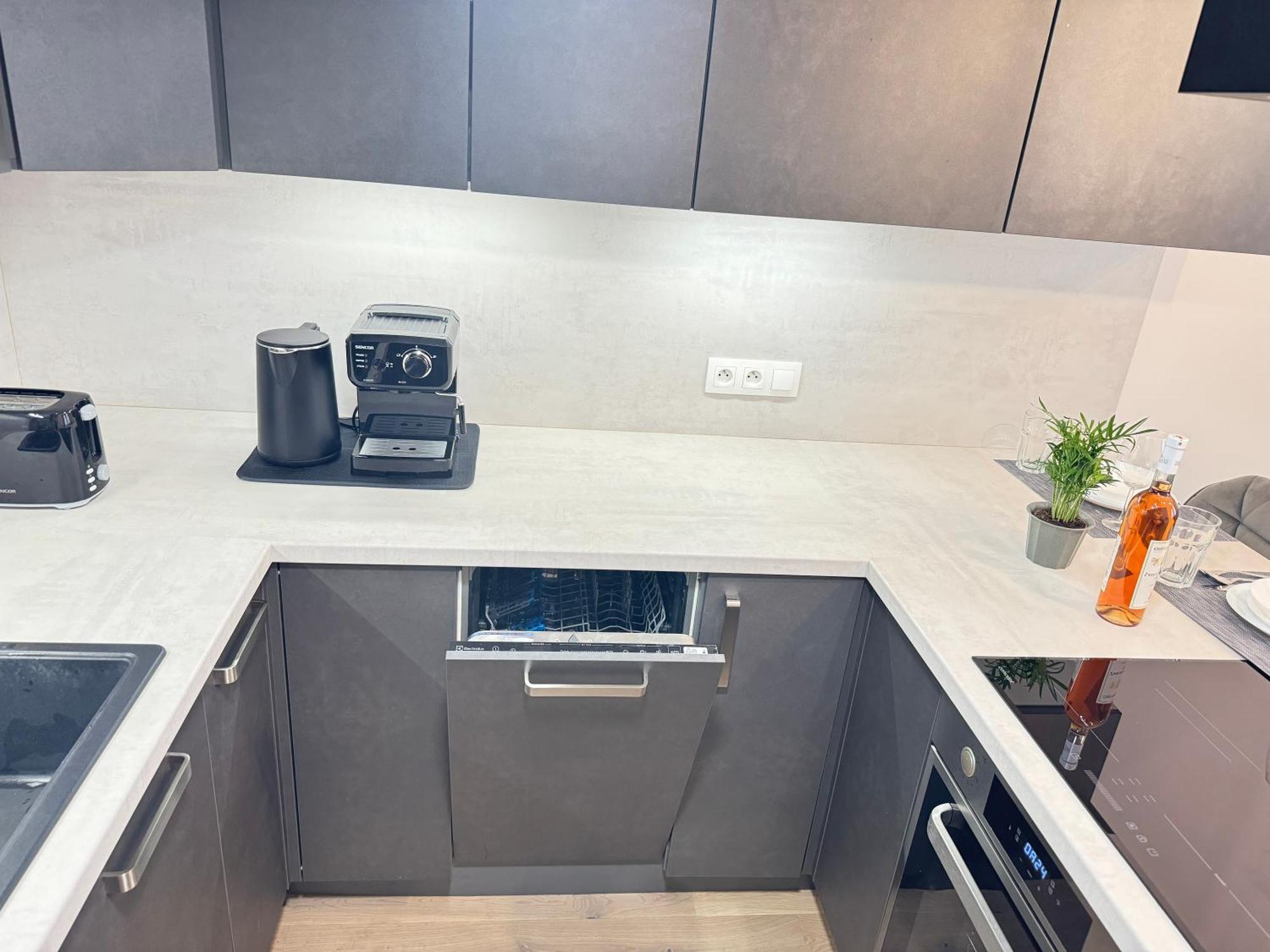 Free Parking - Cozy Apartment Near Vysehrad Railway Bridge Prague Luaran gambar