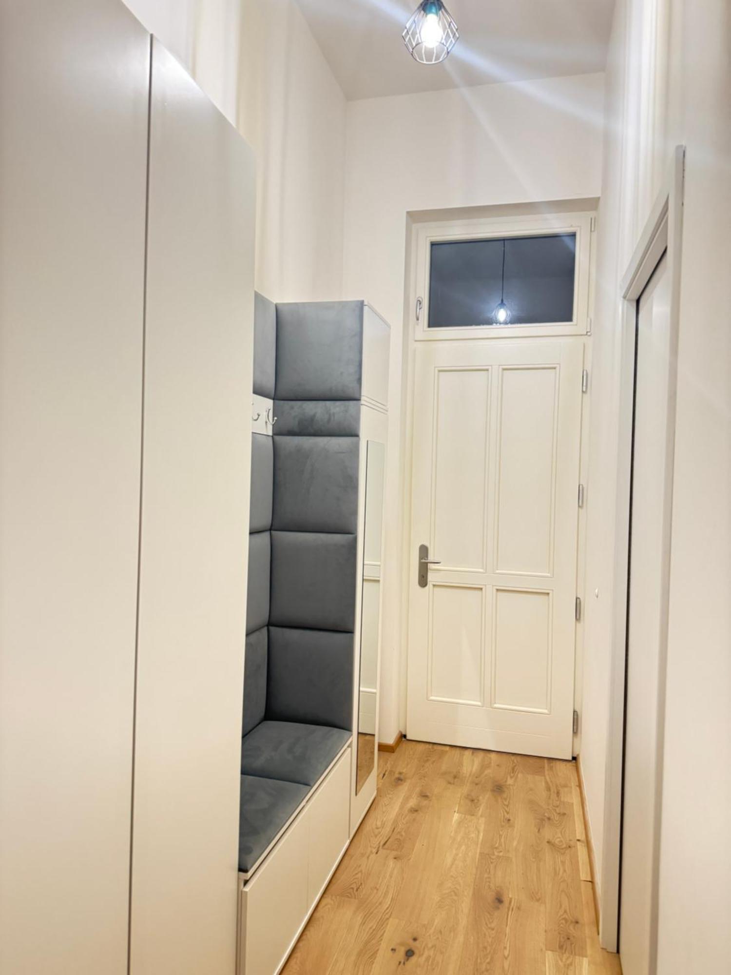 Free Parking - Cozy Apartment Near Vysehrad Railway Bridge Prague Luaran gambar