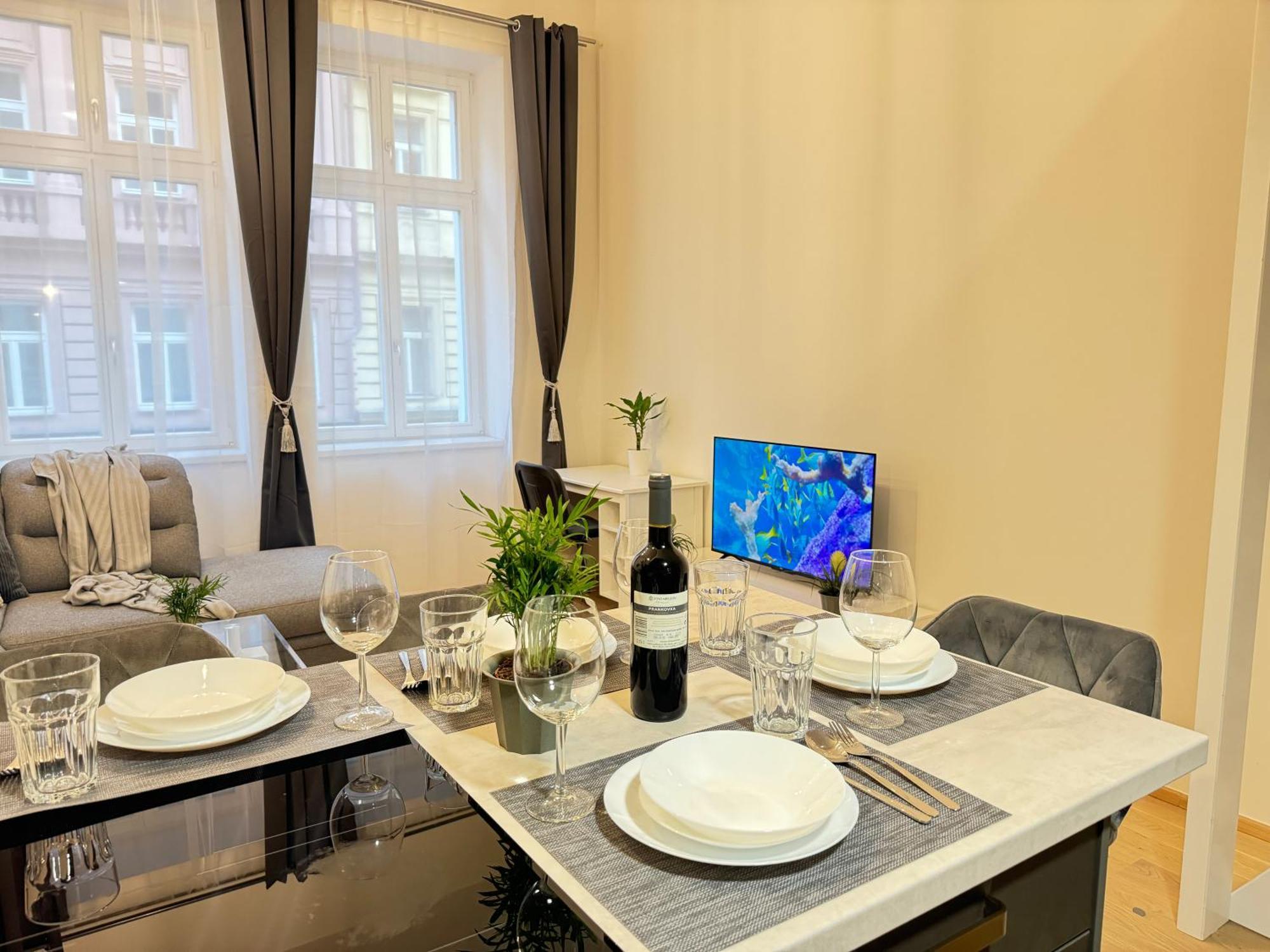 Free Parking - Cozy Apartment Near Vysehrad Railway Bridge Prague Luaran gambar