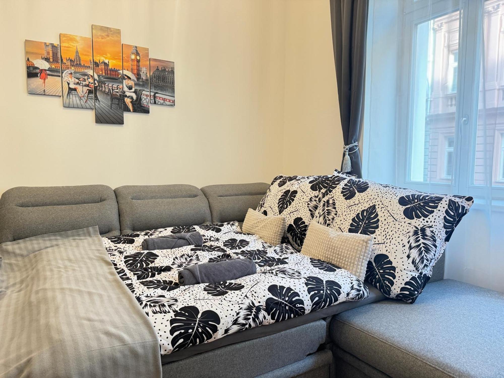 Free Parking - Cozy Apartment Near Vysehrad Railway Bridge Prague Luaran gambar